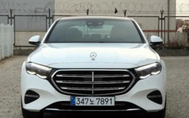 수원개인중고차직거래사이트 E-클래스 W214 E300 4MATIC 매물 사진 8 - 2025/09 607km